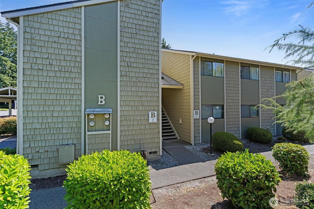 Photo of 2020 Grant Avenue S #B201, Renton, WA 98055 (MLS # 2440606)