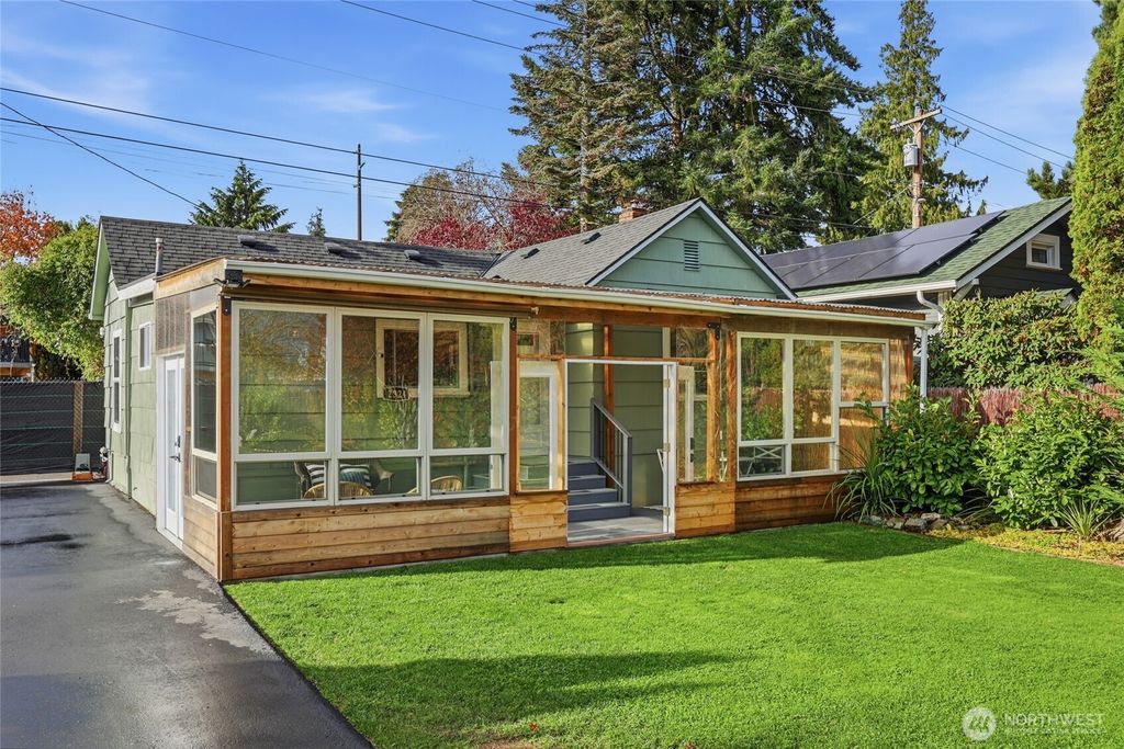 Photo of 2324 Maple Street, Everett, WA 98201 (MLS # 2452424)