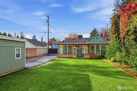 Photo of 2324 Maple Street, Everett, WA 98201 (MLS # 2452424)