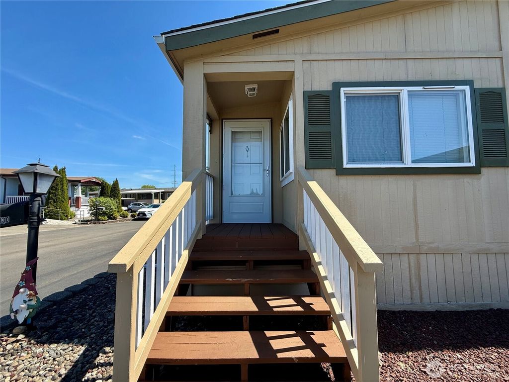 Photo of 330 Carefree Circle, Aberdeen, WA 98520 (MLS # 2523410)