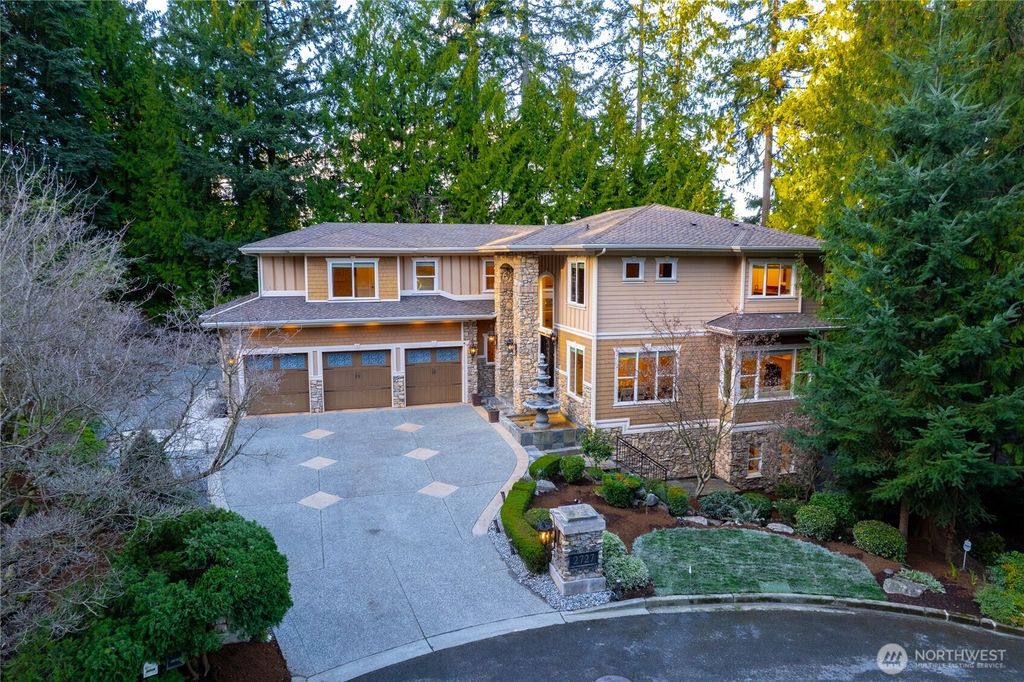 Photo of 2727 101st Place NE, Bellevue, WA 98004 (MLS # 2497299)