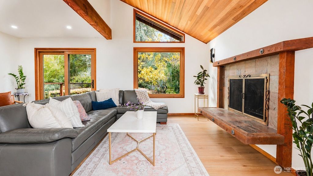 Photo of 2419 Federal Avenue E, Seattle, WA 98102 (MLS # 2513199)