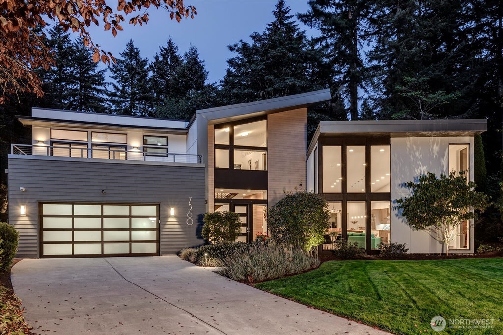 Photo of 7560 86th Avenue SE, Mercer Island, WA 98040 (MLS # 2577030)