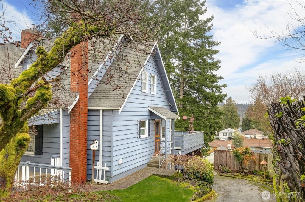 Photo of 2536 N Lafayette Avenue, Bremerton, WA 98312 (MLS # 2475153)