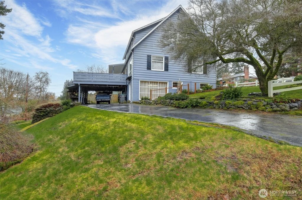 Photo of 2536 N Lafayette Avenue, Bremerton, WA 98312 (MLS # 2475153)