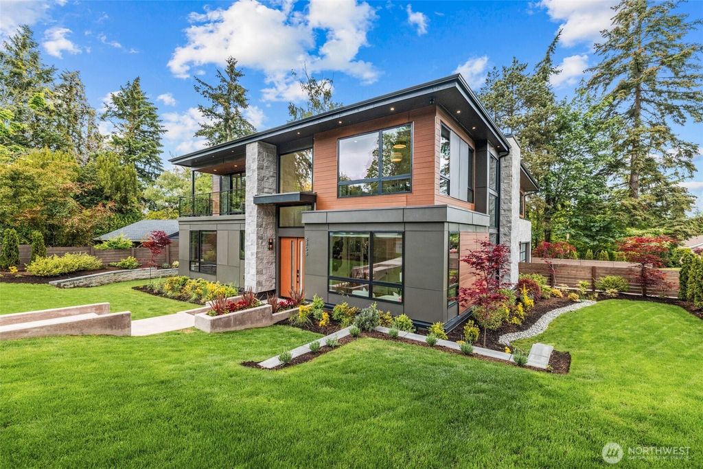 Photo of 8458 NE 9th Street, Medina, WA 98039 (MLS # 2465044)