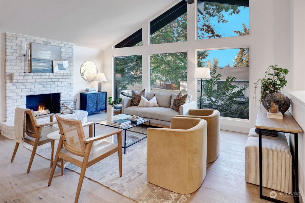 Photo of 16519 NE 46th Street, Redmond, WA 98052 (MLS # 2014201)