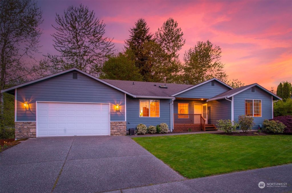 Photo of 709 N Indiana Avenue, Granite Falls, WA 98252 (MLS # 2064834)