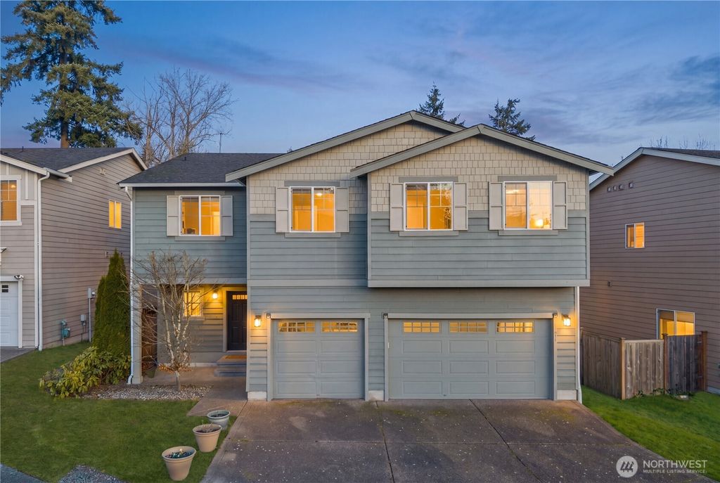 Photo of 25912 35th Place S, Kent, WA 98032 (MLS # 2526870)