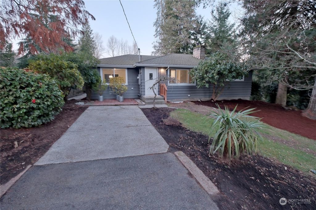 Photo of 724 S 116th Street, Seattle, WA 98168 (MLS # 2202907)