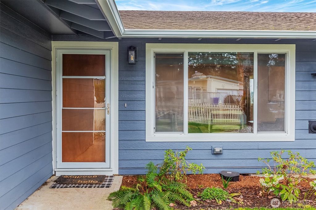 Photo of 14219 SE 259th Place, Kent, WA 98042 (MLS # 2492162)