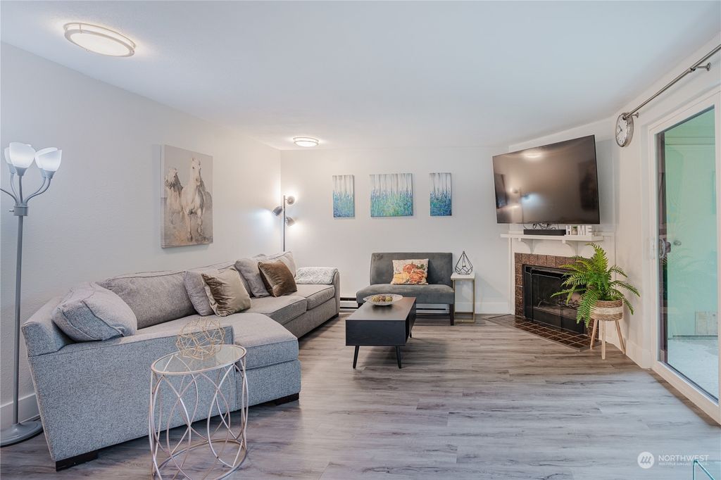 Photo of 5504 220th Street SW #C101, Mountlake Terrace, WA 98043 (MLS # 2220117)