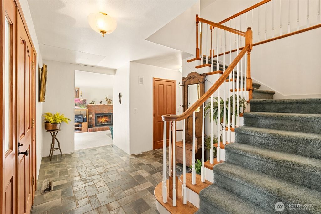 Photo of 516 Gellor Road, Port Angeles, WA 98362 (MLS # 2521569)