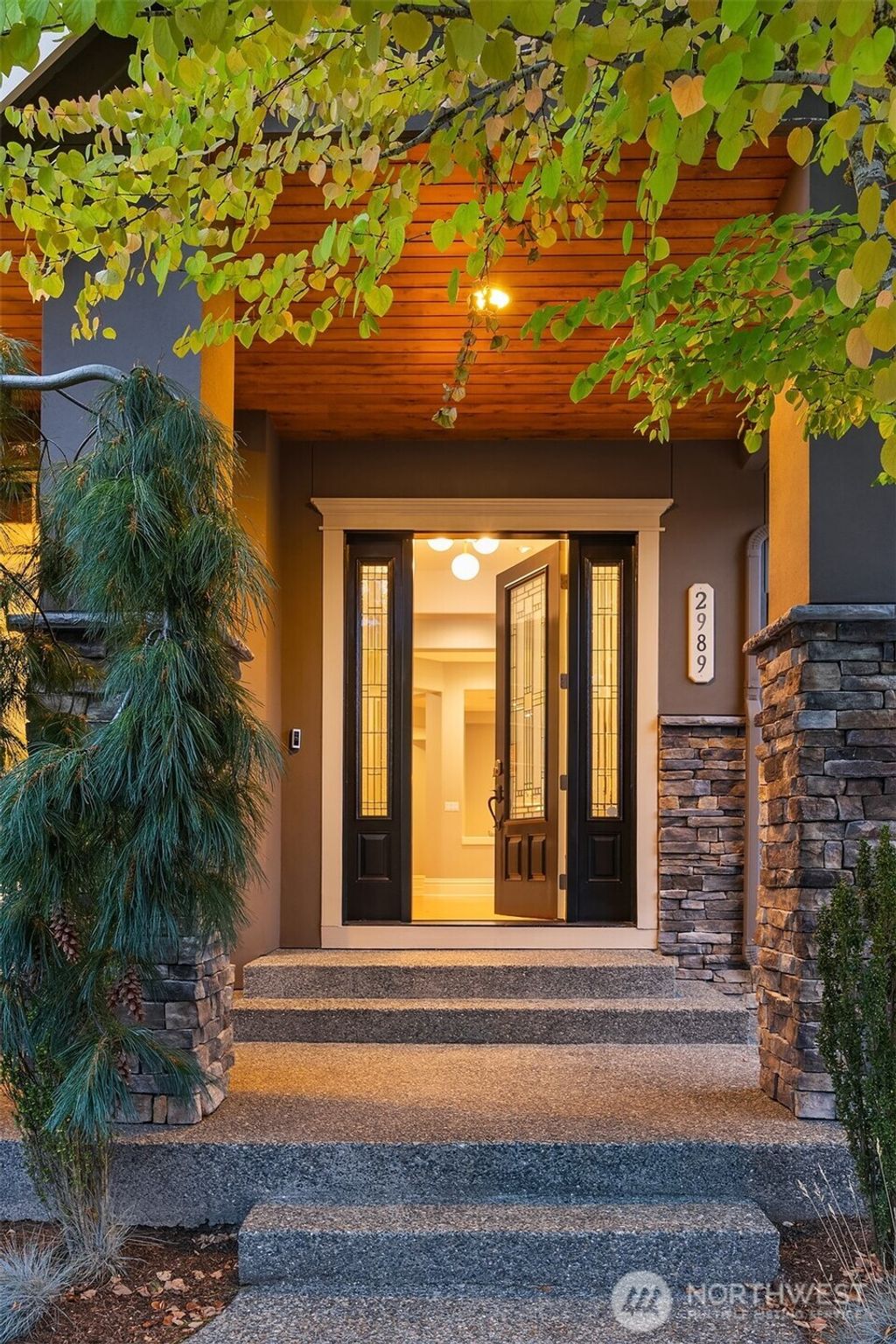 Photo of 2989 NE Davis Loop, Issaquah, WA 98029 (MLS # 2525357)