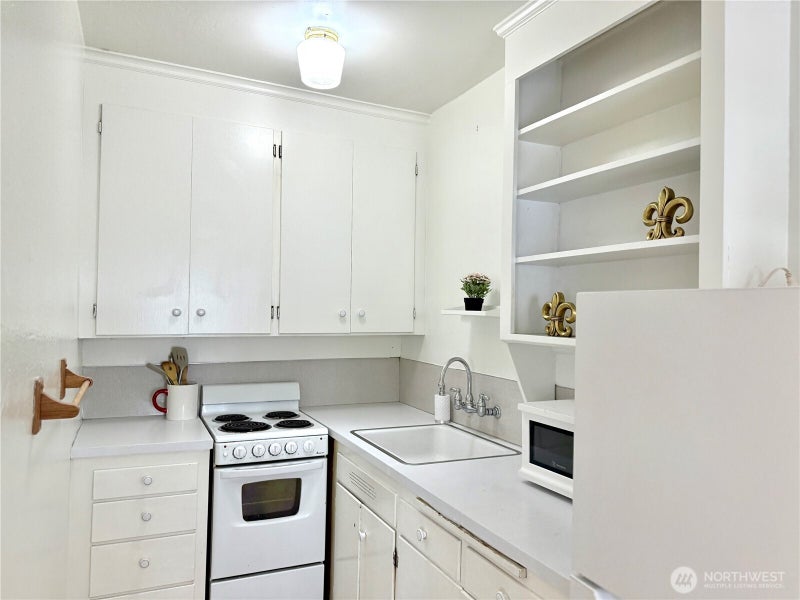 4725 15th Avenue NE 27