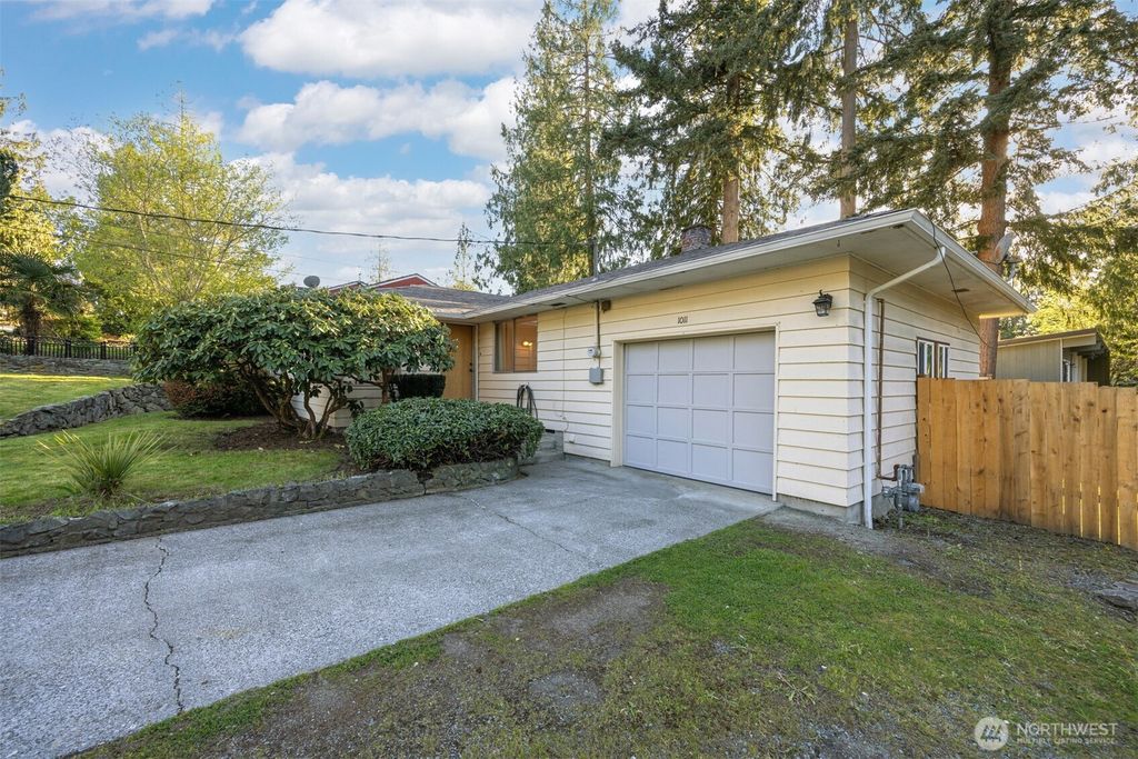 Photo of 1011 N 14th Street, Mount Vernon, WA 98273 (MLS # 2509358)