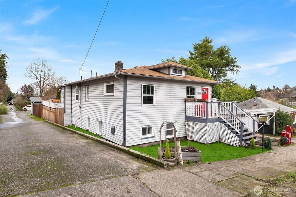 Photo of 2614 E Pike Street, Seattle, WA 98122 (MLS # 2479047)