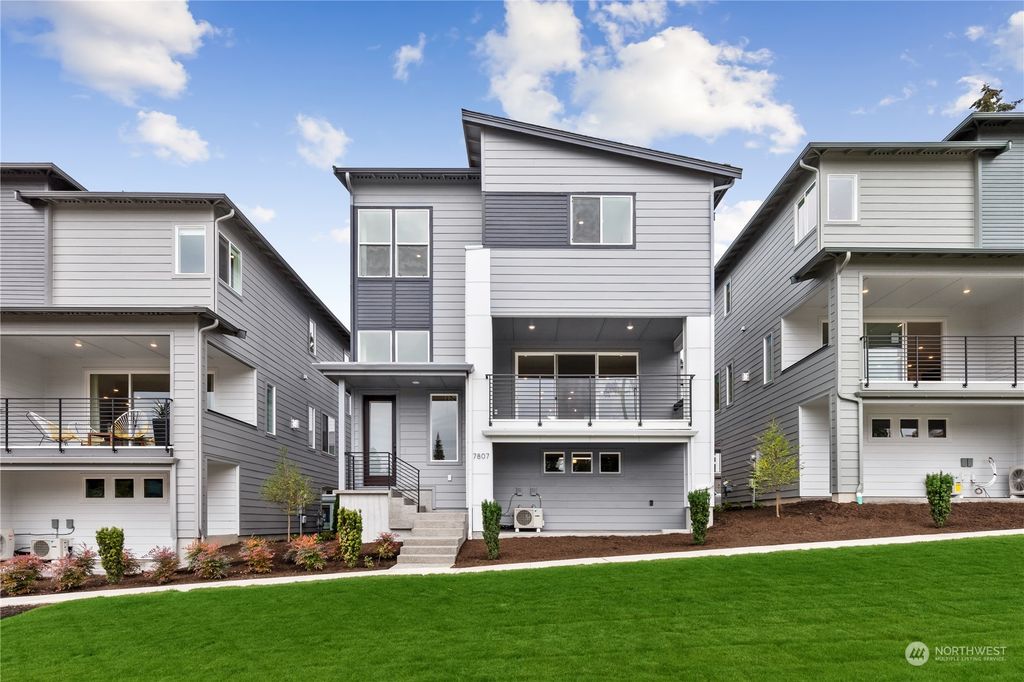Photo of 7807 NE 123rd Court, Kirkland, WA 98034 (MLS # 1998589)
