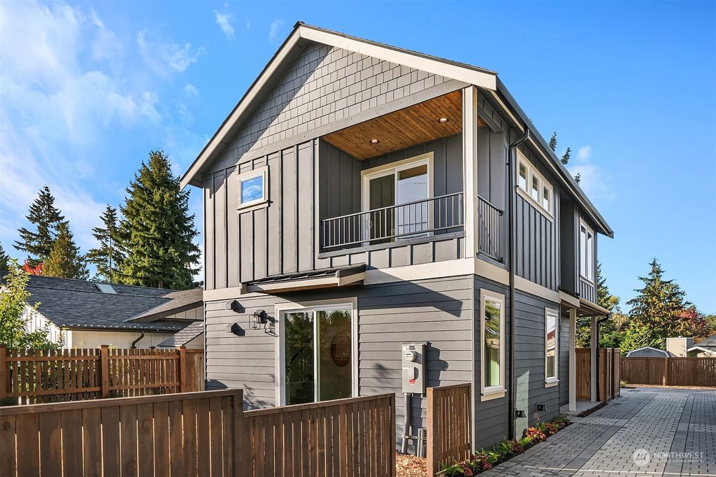 Photo of 530 19th Avenue, Kirkland, WA 98033 (MLS # 2316049)