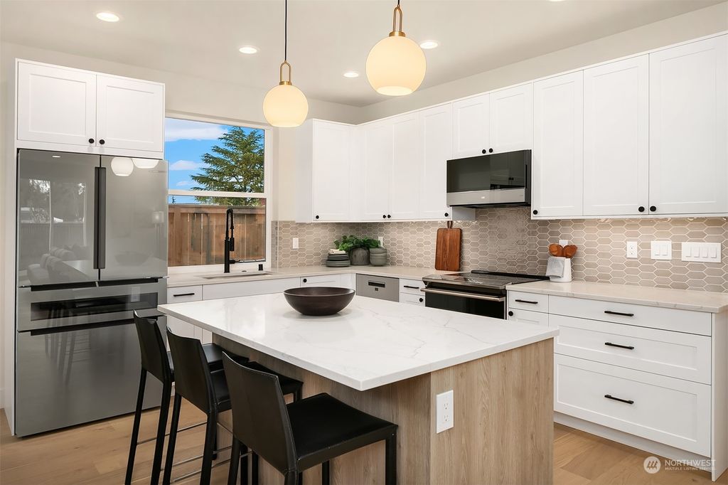 Photo of 530 19th Avenue, Kirkland, WA 98033 (MLS # 2316049)