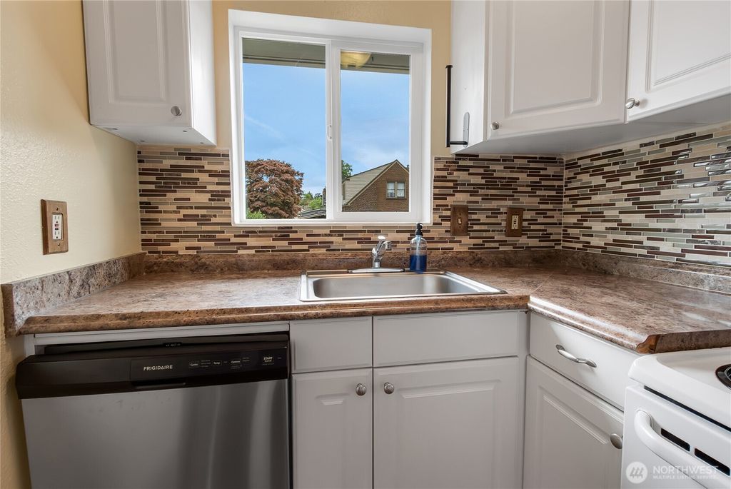 listing image 9362476197904934057