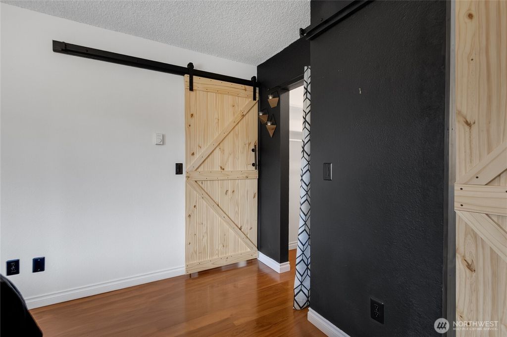 listing image 9362283355369429206