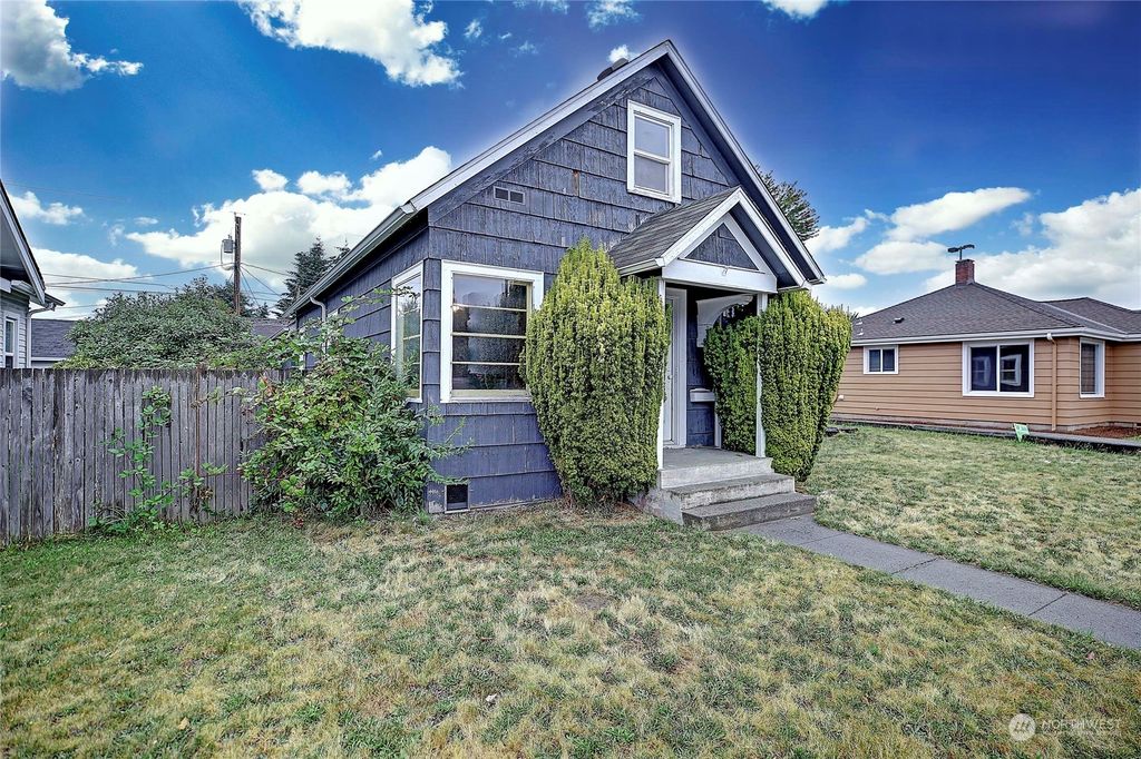 Photo of 1617 4th Street, Marysville, WA 98270 (MLS # 2282348)