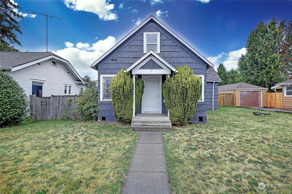 Photo of 1617 4th Street, Marysville, WA 98270 (MLS # 2282348)