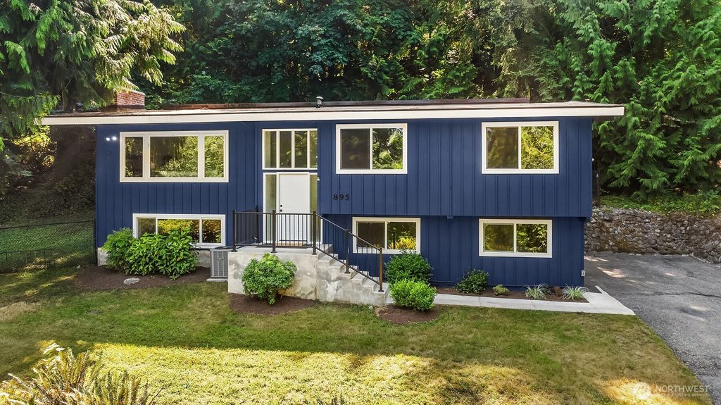 Photo of 895 Wildwood Boulevard SW, Issaquah, WA 98027 (MLS # 2430884)