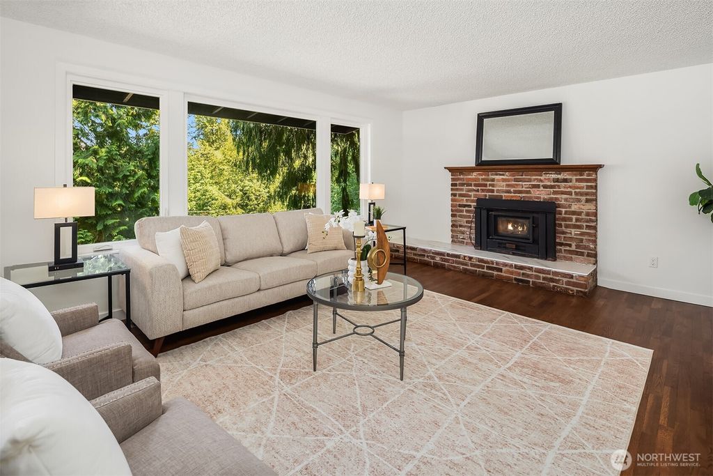 Photo of 895 Wildwood Boulevard SW, Issaquah, WA 98027 (MLS # 2430884)