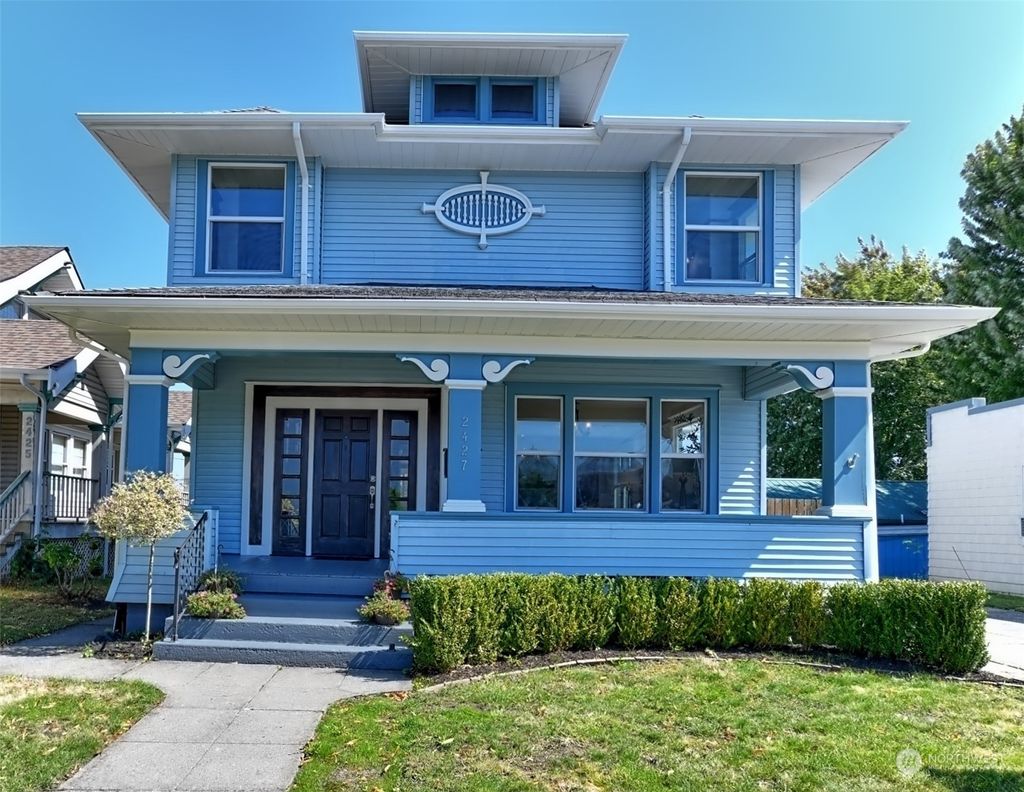 Photo of 2427 Rockefeller Avenue, Everett, WA 98201 (MLS # 2278204)
