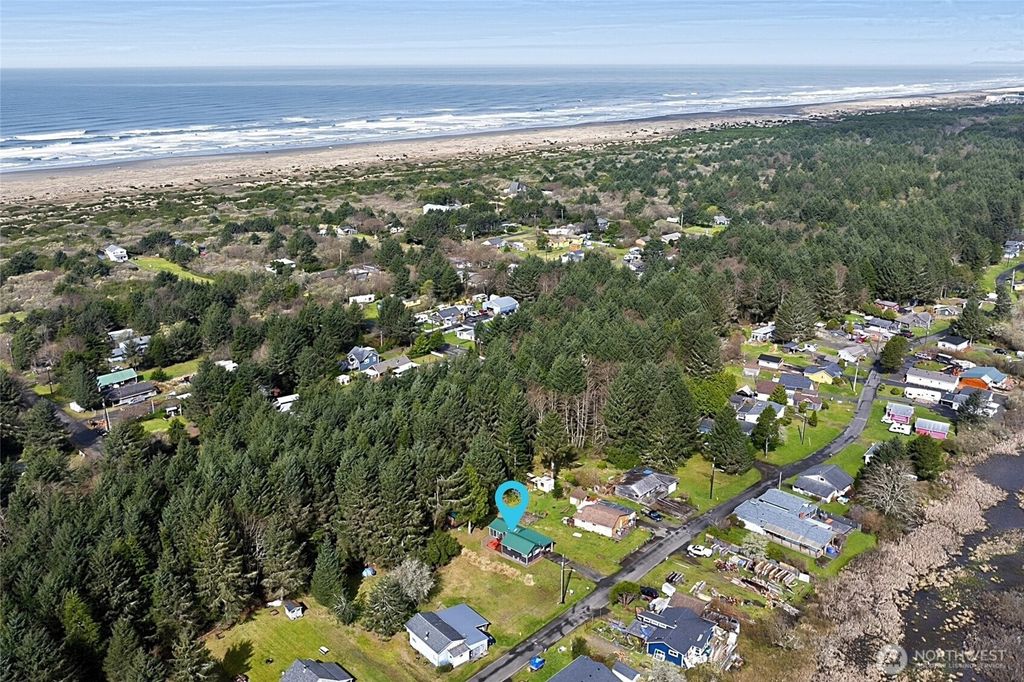 Photo of 39 Oyehut Road, Hoquiam, WA 98550 (MLS # 2495495)