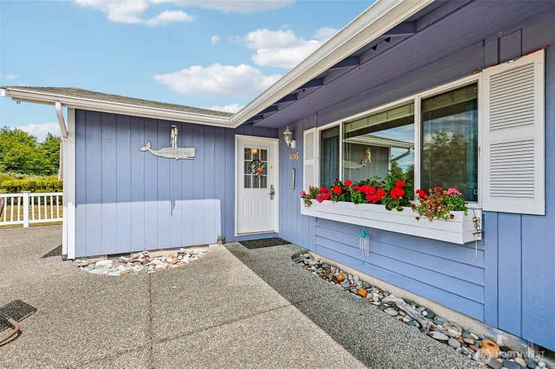 895 Prairie View Avenue
