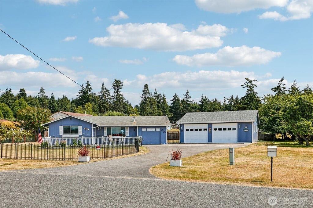Photo of 895 Prairie View Avenue, Coupeville, WA 98239 (MLS # 2562097)