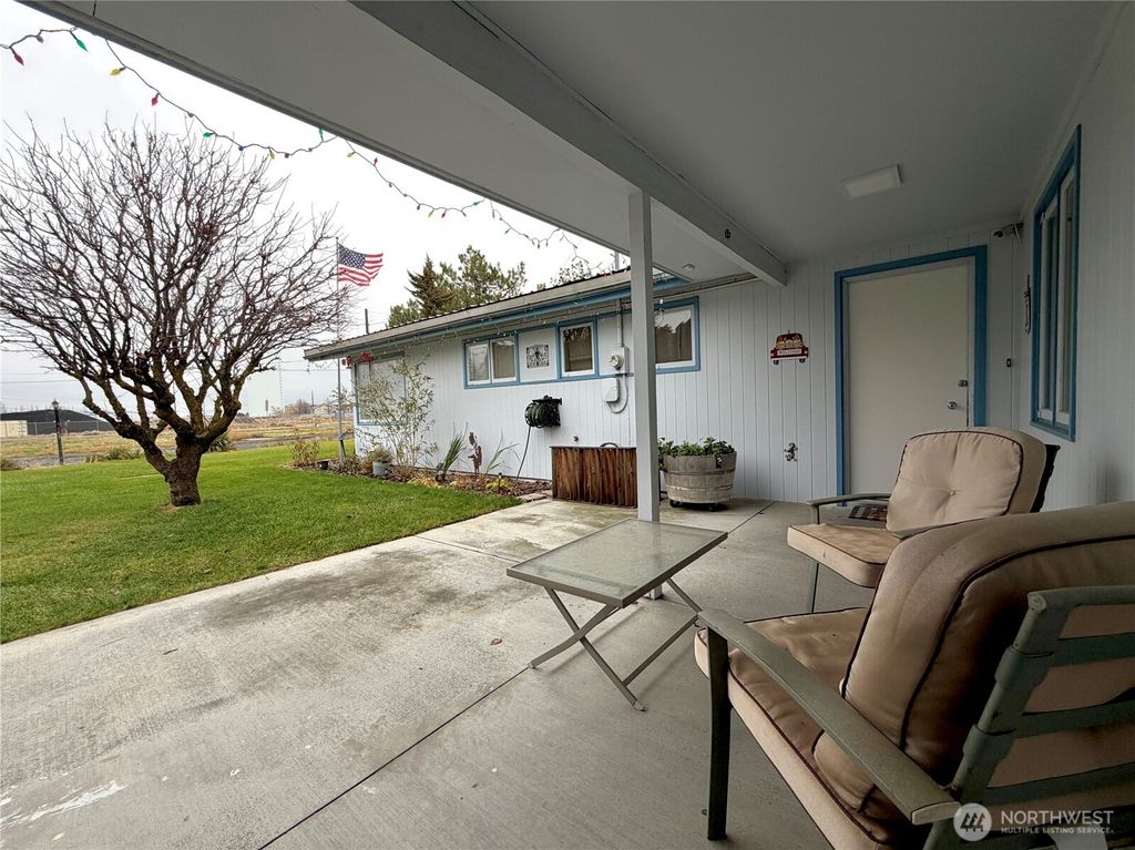 Photo of 541 Fairchild Loop, Moses Lake, WA 98837 (MLS # 2458368)