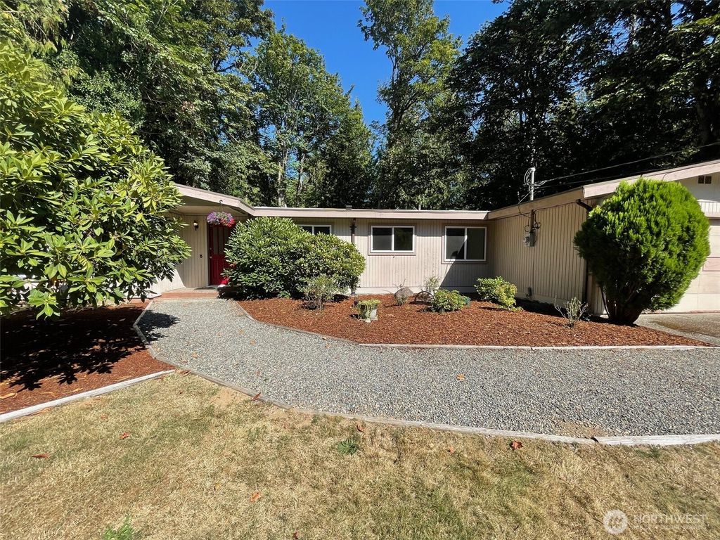 Photo of 18814 SE 308th Street, Kent, WA 98042 (MLS # 2433971)