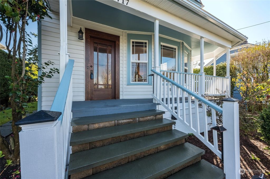 Photo of 2717 Virginia Avenue, Everett, WA 98201 (MLS # 2205722)