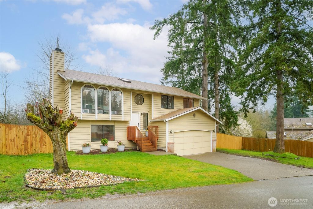 Photo of 4225 SW 337th Place, Federal Way, WA 98023 (MLS # 2485858)