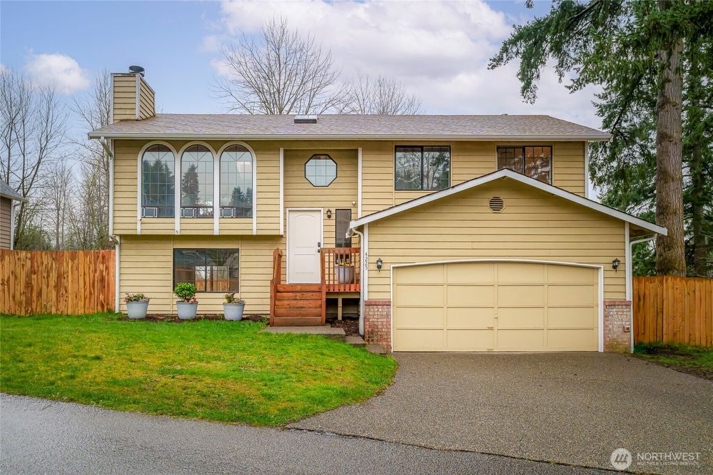 Photo of 4225 SW 337th Place, Federal Way, WA 98023 (MLS # 2485858)