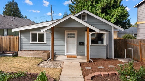 Photo of 7511 13th Avenue SW, Seattle, WA 98106 (MLS # 2589087)