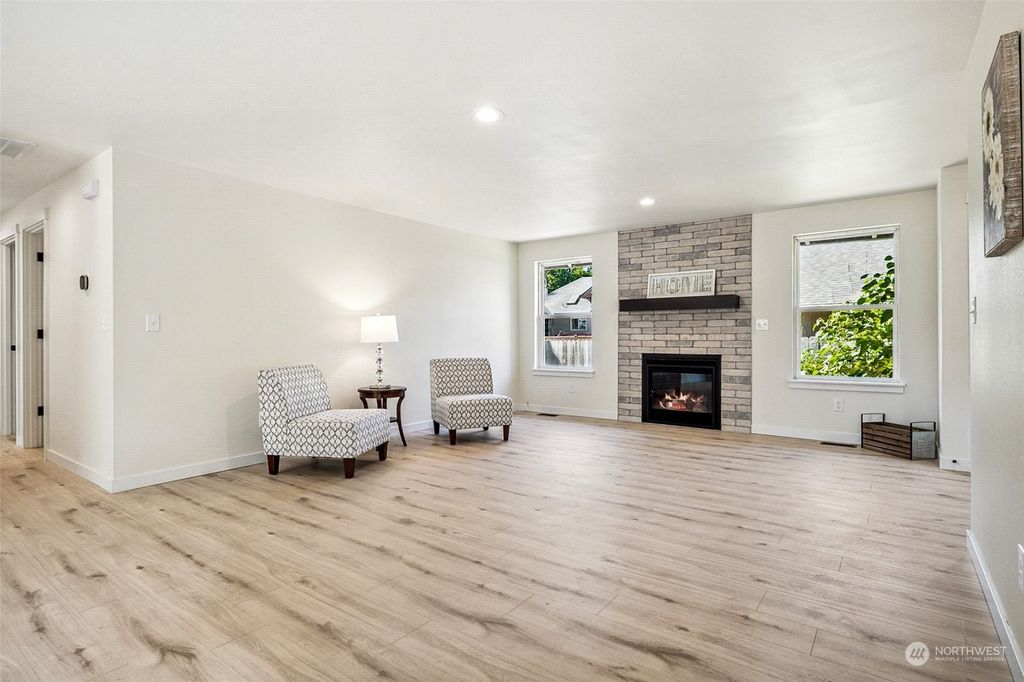 Photo of 21927 SE 237th Street, Maple Valley, WA 98038 (MLS # 2145752)