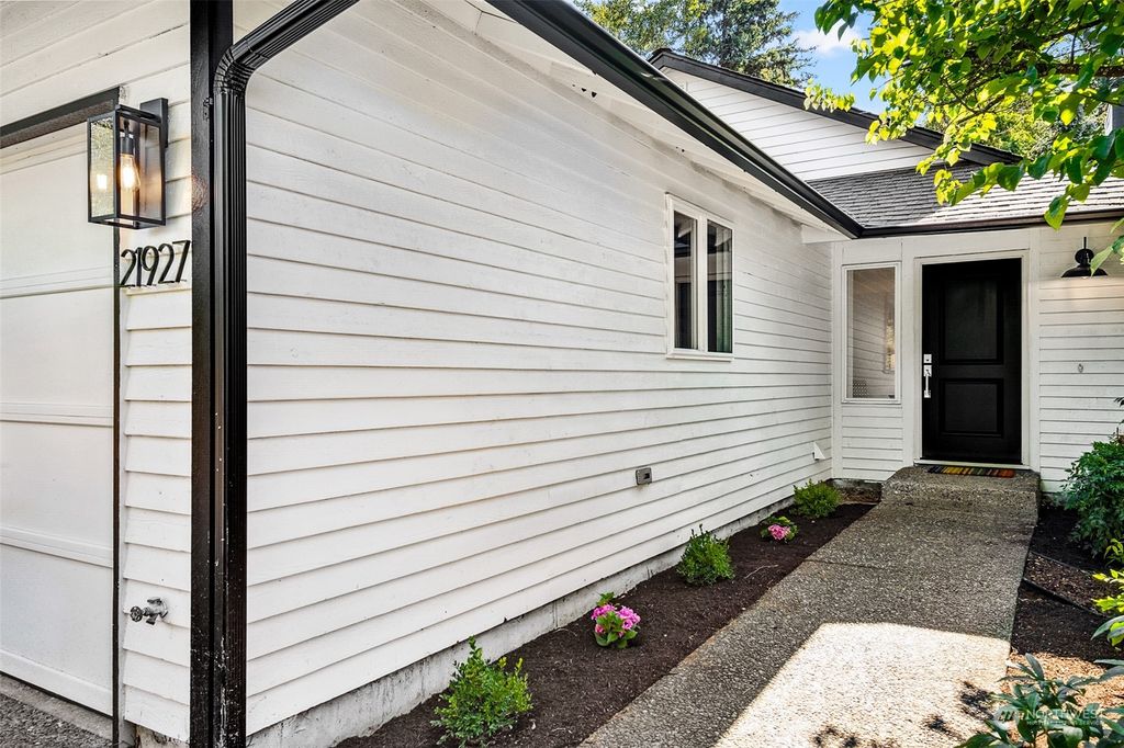 Photo of 21927 SE 237th Street, Maple Valley, WA 98038 (MLS # 2145752)