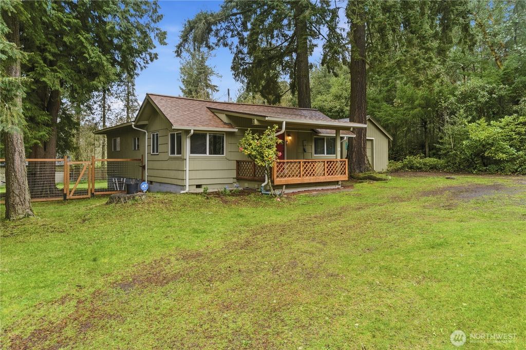 Photo of 3661 Trenton Avenue NE, Bremerton, WA 98310 (MLS # 2505612)