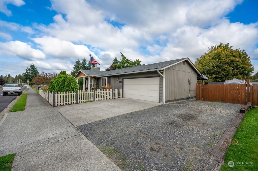 Photo of 7221 64 Avenue NE, Marysville, WA 98270 (MLS # 2294209)
