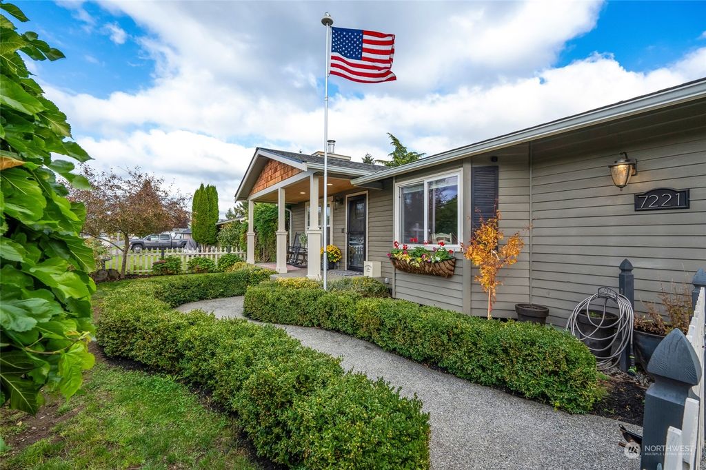 Photo of 7221 64 Avenue NE, Marysville, WA 98270 (MLS # 2294209)
