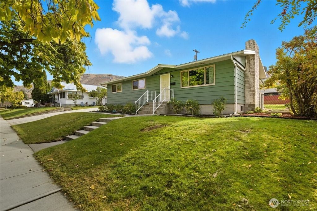 Photo of 1025 River Drive, Coulee Dam, WA 99116 (MLS # 2514510)
