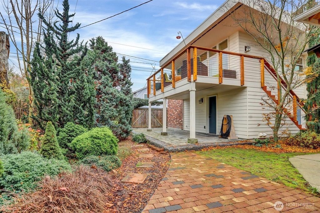 Photo of 6616 Flora Avenue S, Seattle, WA 98108 (MLS # 2458379)