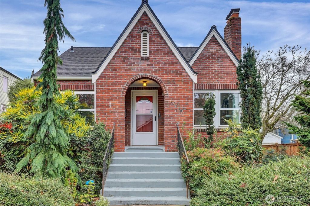 Photo of 6616 Flora Avenue S, Seattle, WA 98108 (MLS # 2458379)