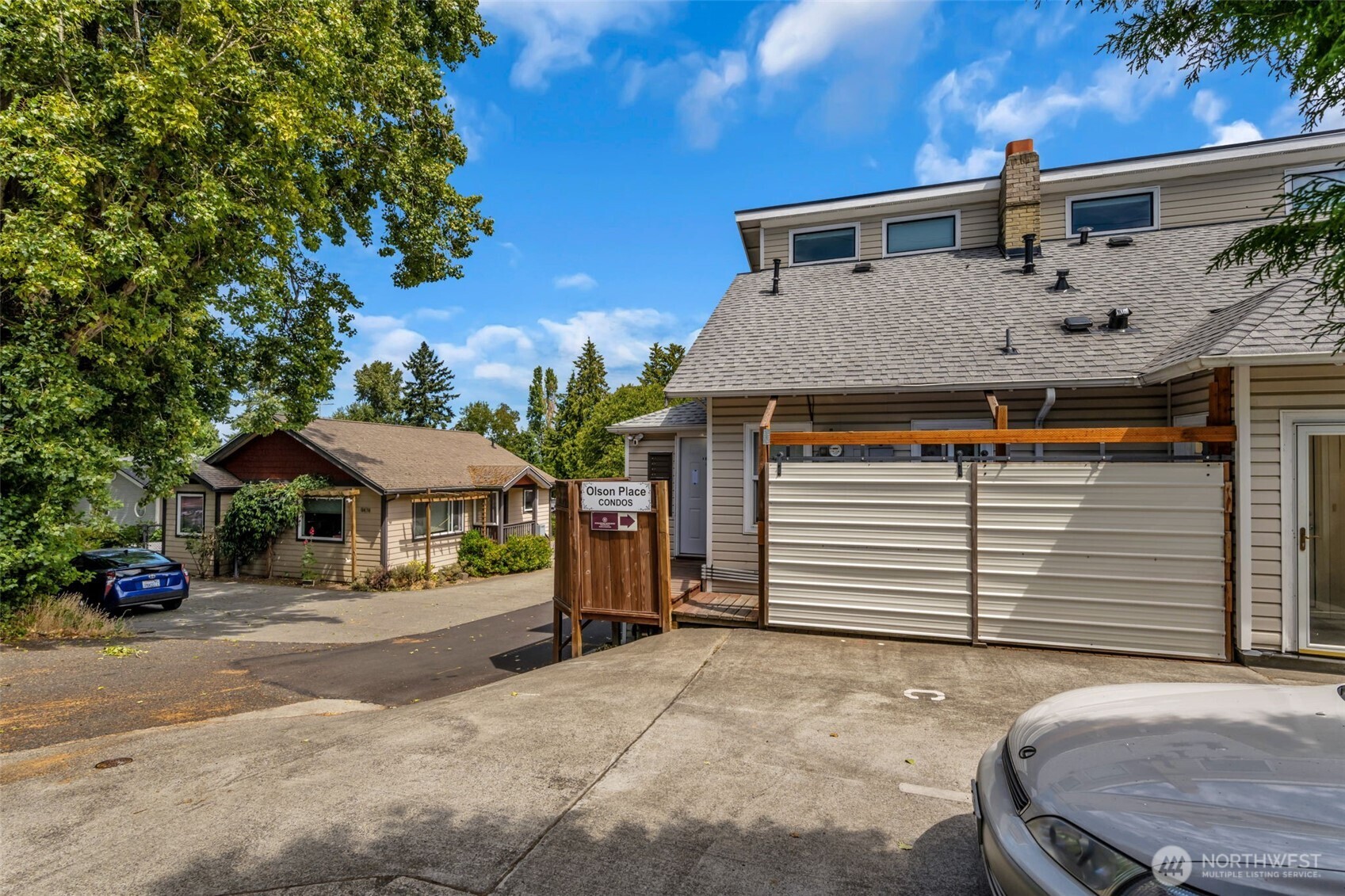 Seattle, Washington 98106, United States, 1 Bedroom Bedrooms, ,1 BathroomBathrooms,Residential,Pending,182390