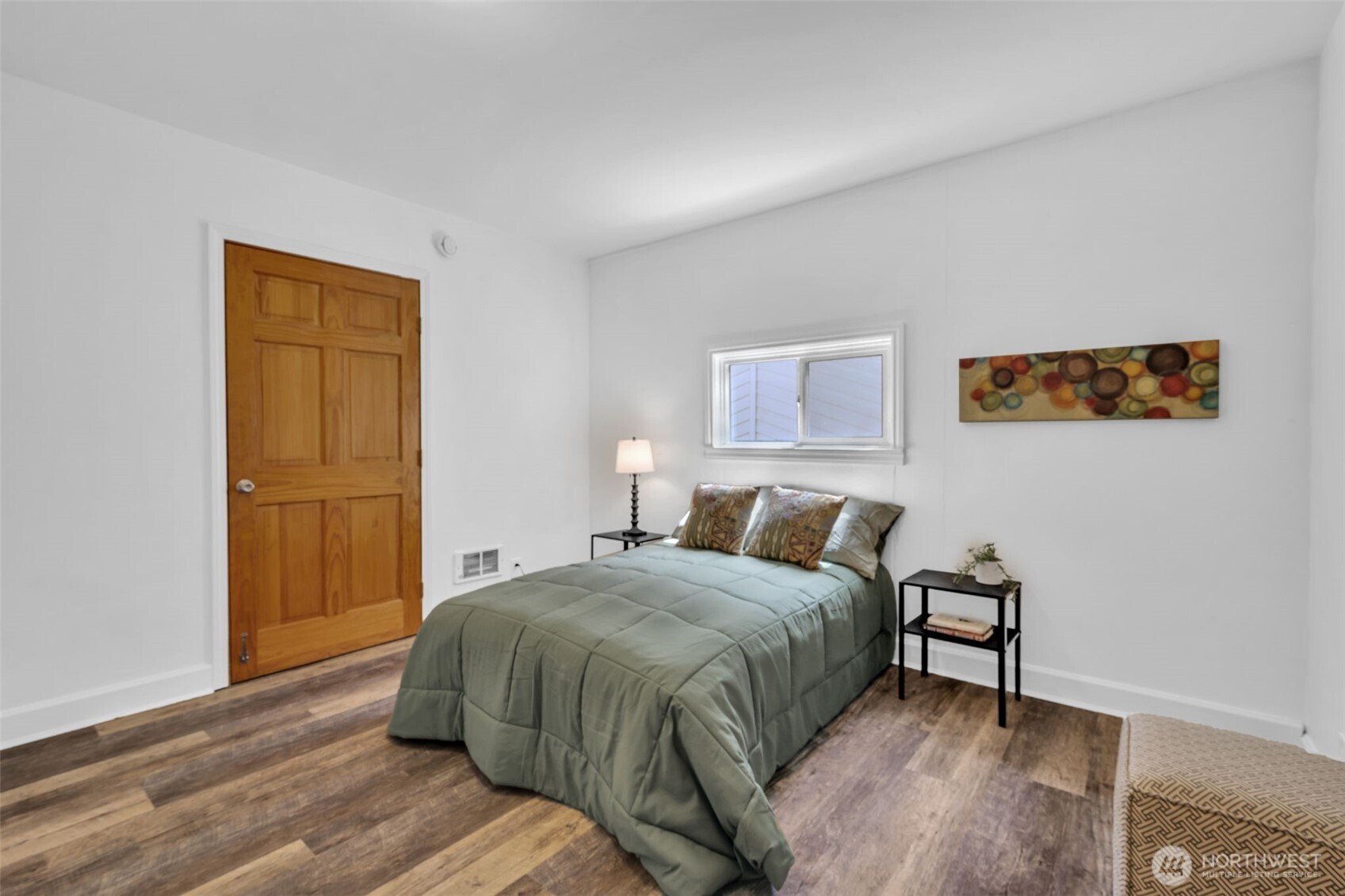 Seattle, Washington 98106, United States, 1 Bedroom Bedrooms, ,1 BathroomBathrooms,Residential,Pending,182390